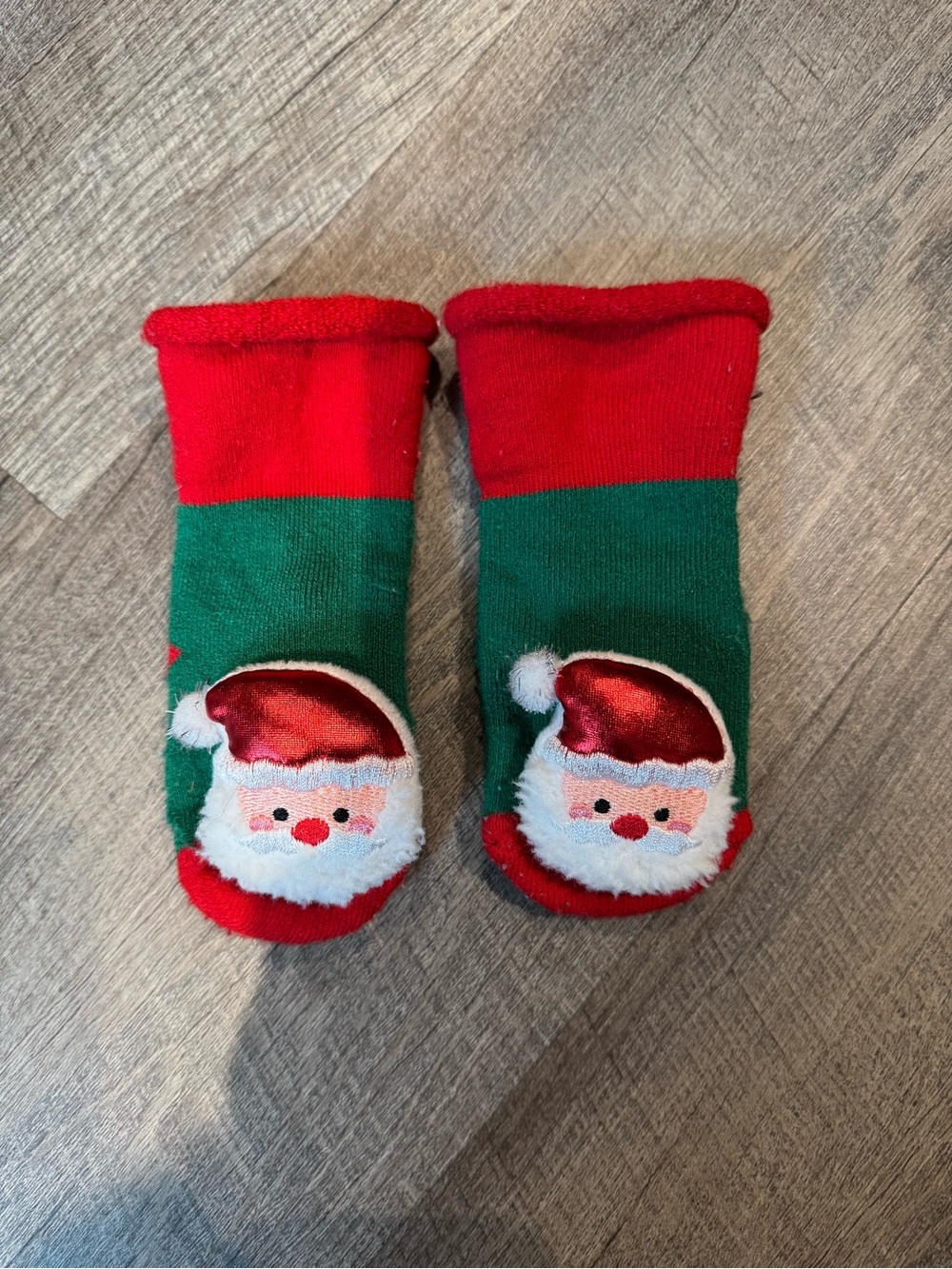 Santa Face Holiday Slipper Socks - Red & Green